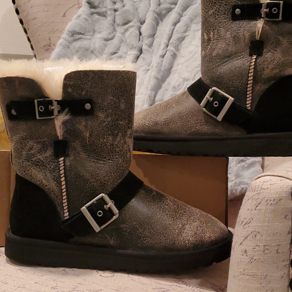 UGG Australia *Retired* Dylyn Style